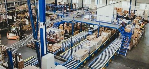 Voorraadhoudend magazijn voor bevestigingsmaterialen